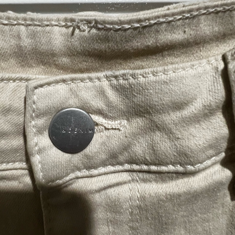 Divided Cream Jean Shorts - Picture 4 of 4